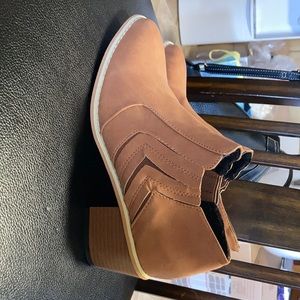 Brand new never worn size 7 boot